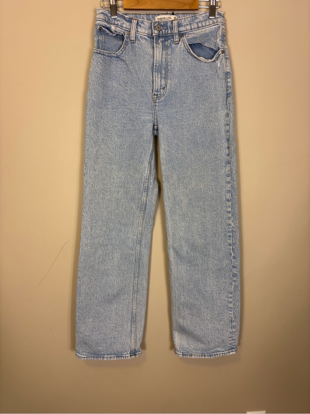 Abercrombie & Fitch The 90’s Relaxed Light Blue High Rise Jeans 26